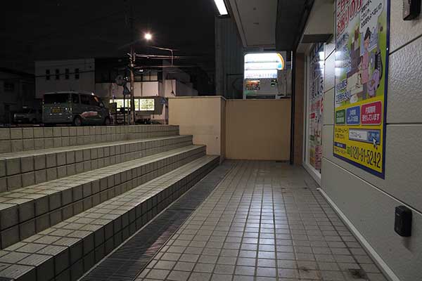 横須賀根岸町店エントランス